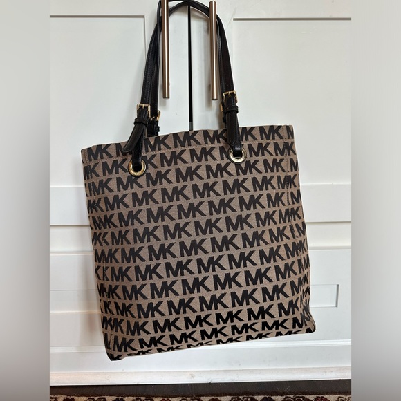 Michael Kors Tote in Black and Tan - Picture 1 of 16